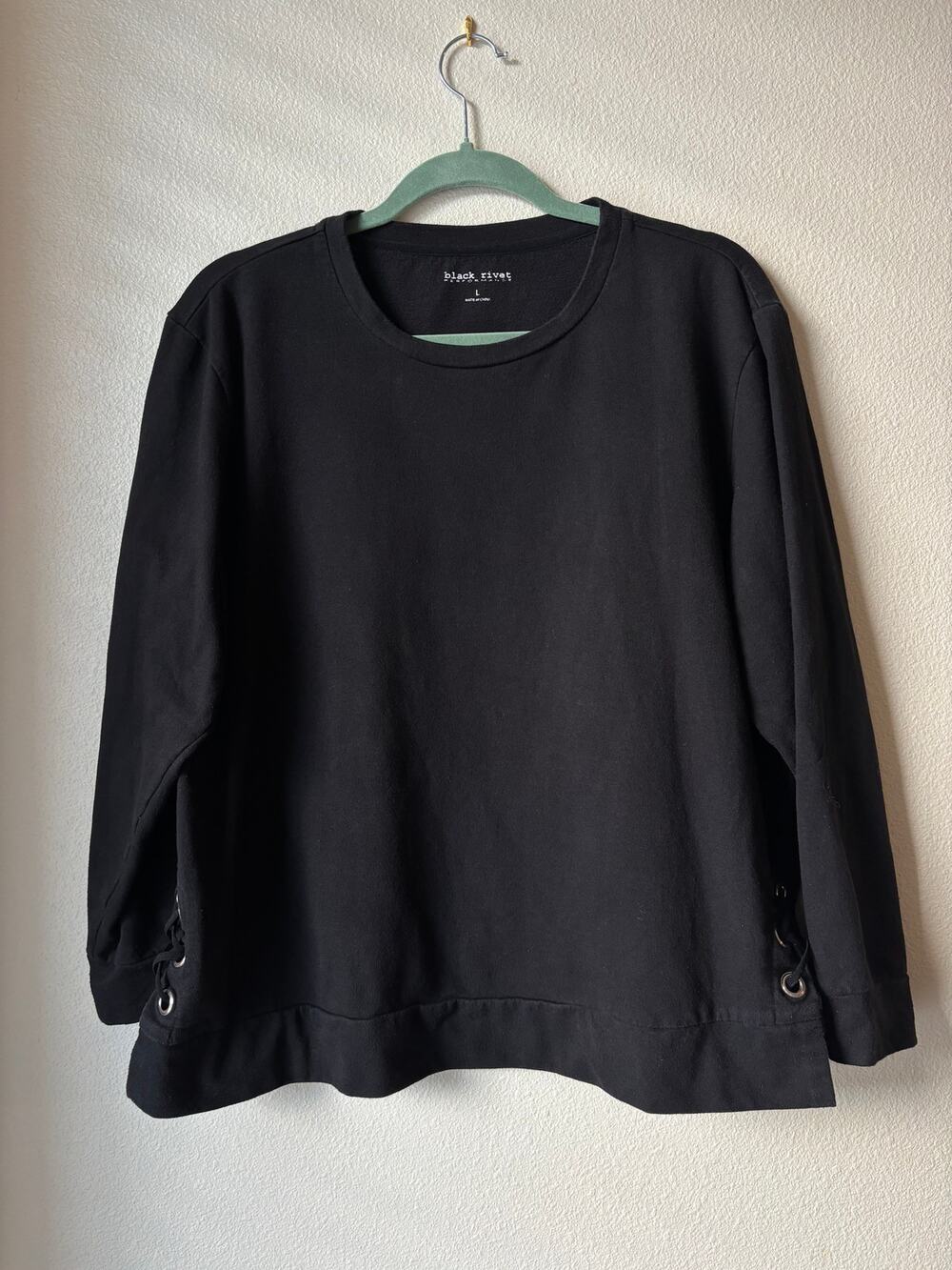 Women's Black Rivet Sweater Size Large Emo Punk Grunge Goth